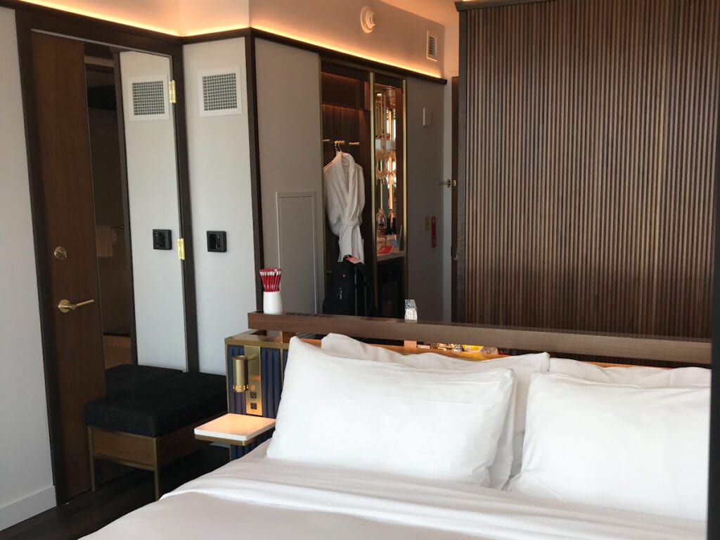 TWA Hotel - deluxe king guest room